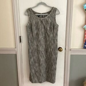 Talbots dress, sleeveless. Side pockets.